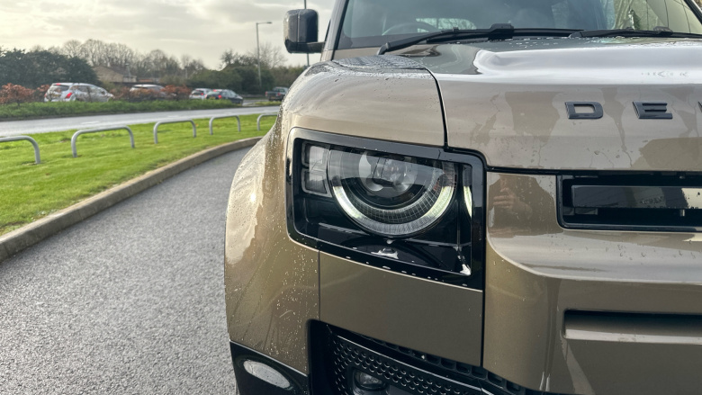 Land Rover Defender 3.0 D250 X-Dynamic SE 110 5dr Auto Diesel Estate